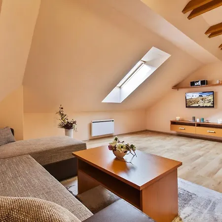 Pinus, Tále, Chopok Juh Apartman Tále